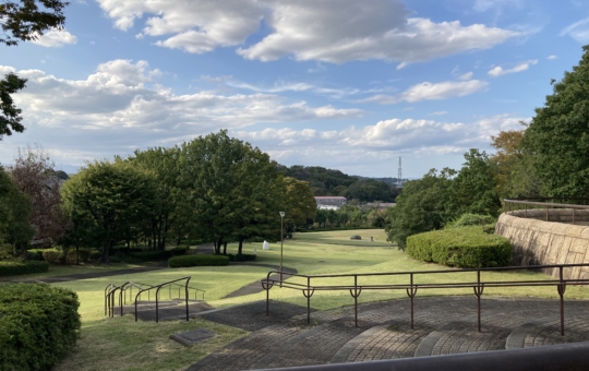 【京王堀之内】傾斜を生かした公園です♪