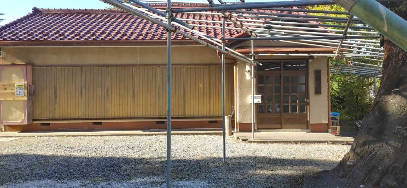 諏訪神社に訪れる