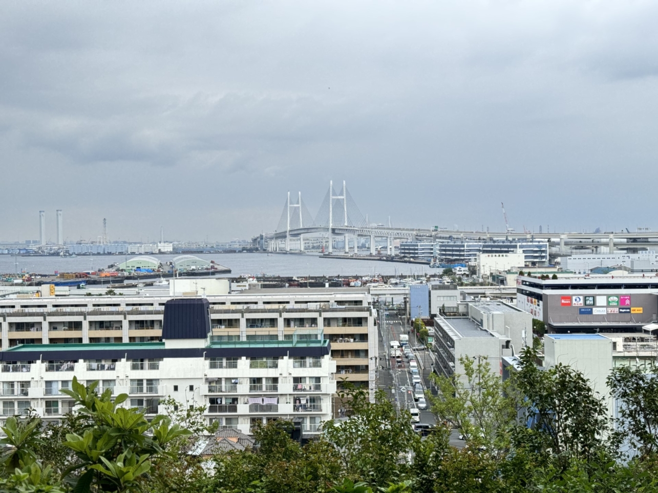 異国情緒あふれる霧笛橋、港の見える丘公園と繋がっています。カフェもあり☆彡