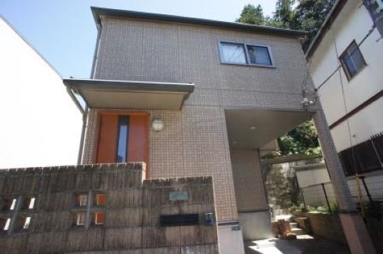 窓の多い明るいお部屋♪人気の戸建物件です◎