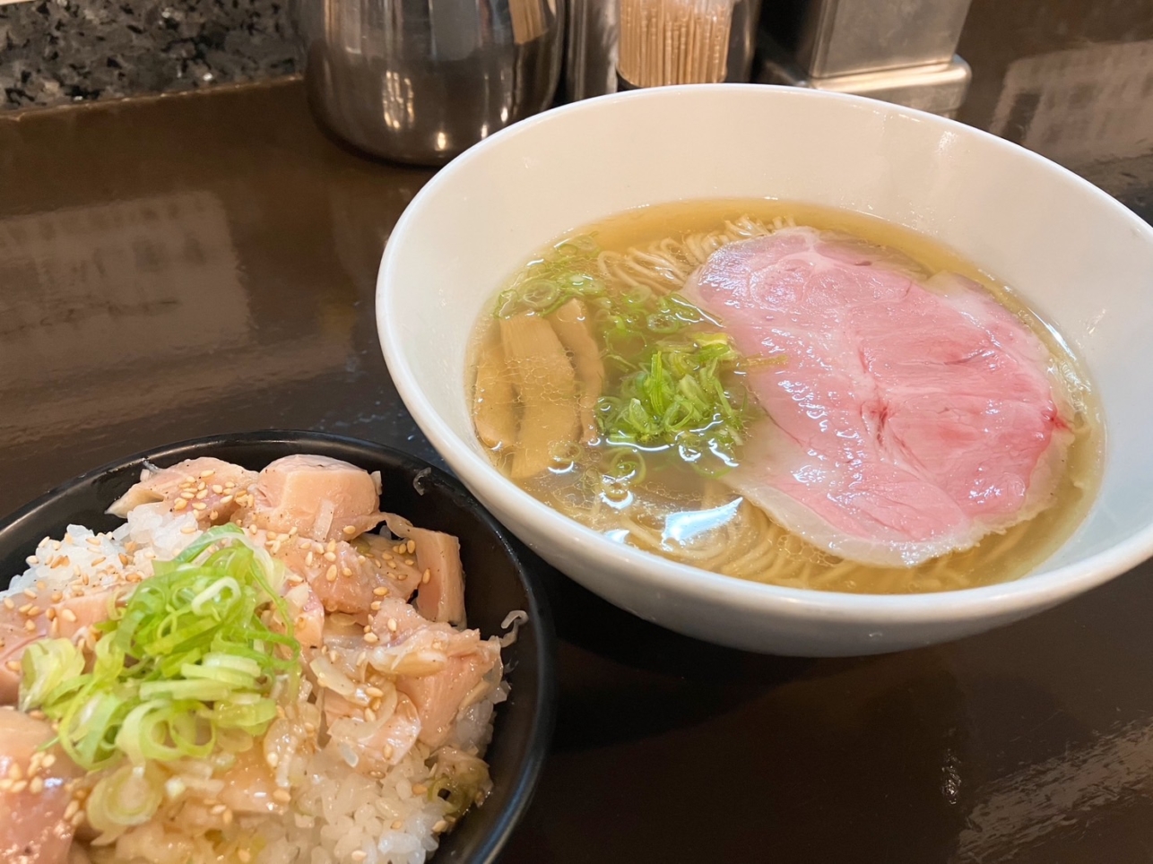 ☆絶品塩ラーメン【町田汁場 しおらーめん 進化 町田駅前店】☆