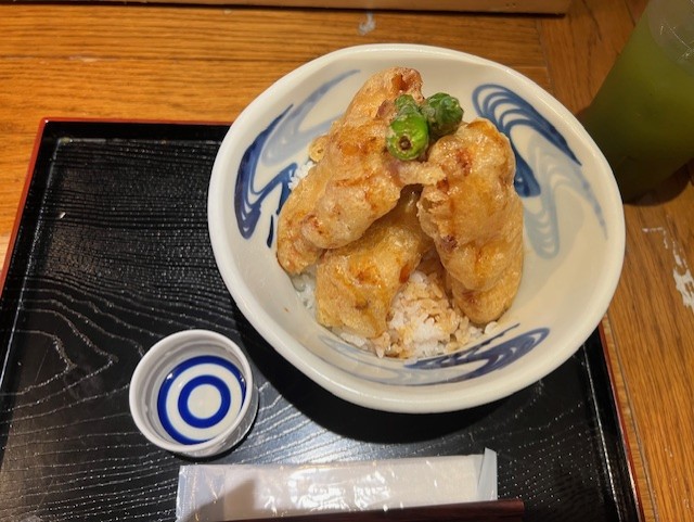 ランチも食べれる焼き鳥屋